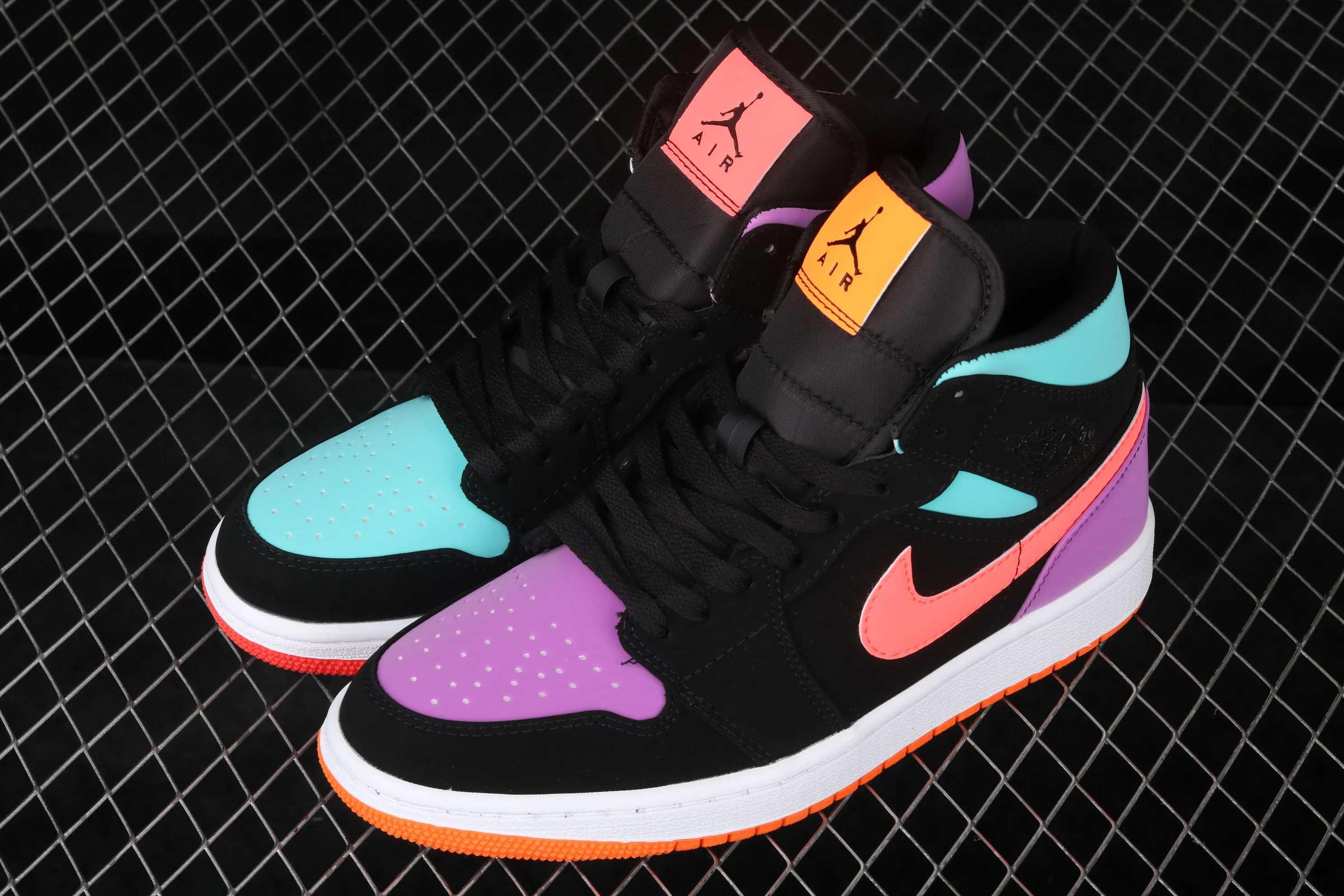 All categories Air Jordan Jordan series basketball shoes Air Jordan 1 Mid Air Jordan 1 Mid AJ1 Joe 1 Candy Yuanyang 3M reflective color matching basketball shoes 554724-083